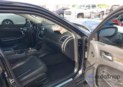 2017 Chrysler 300C z USA, uszkodzony, nr VIN 2C3CCAEG1HH662505